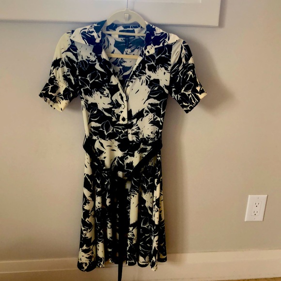 Beautiful classic guess dress!👗 - Picture 1 of 8